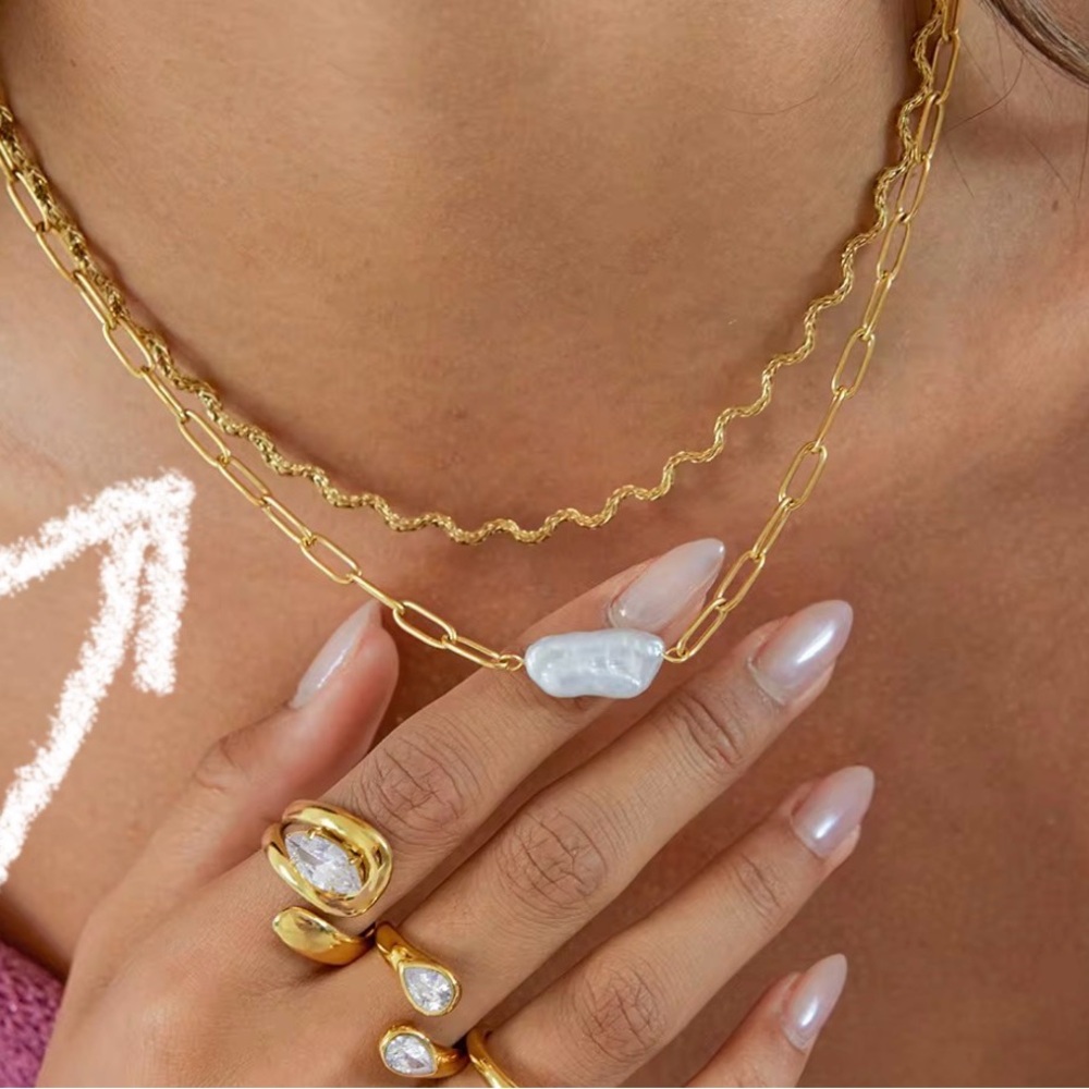 New paper clip 18k plated Elegant Gold Necklace with Pearl Accent
